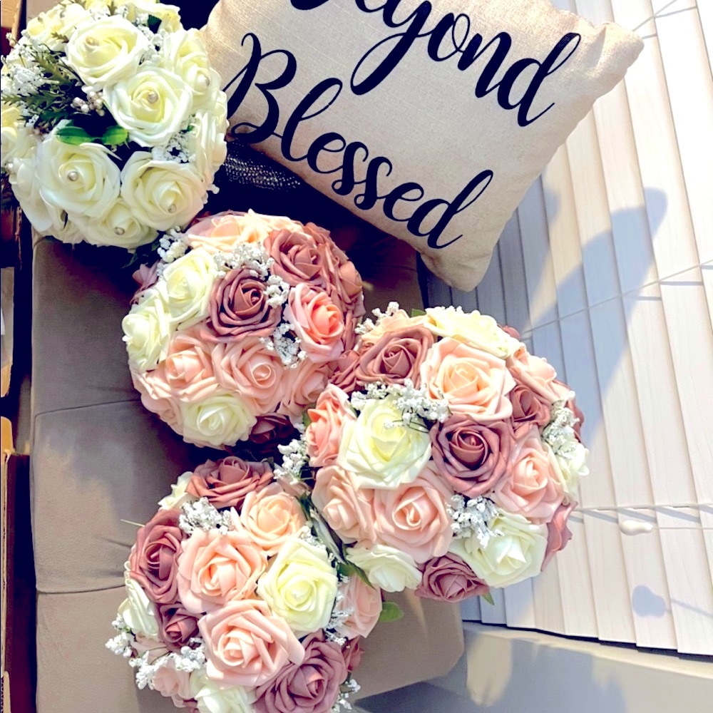Wedding bouquets (4) and boutonnières (4)